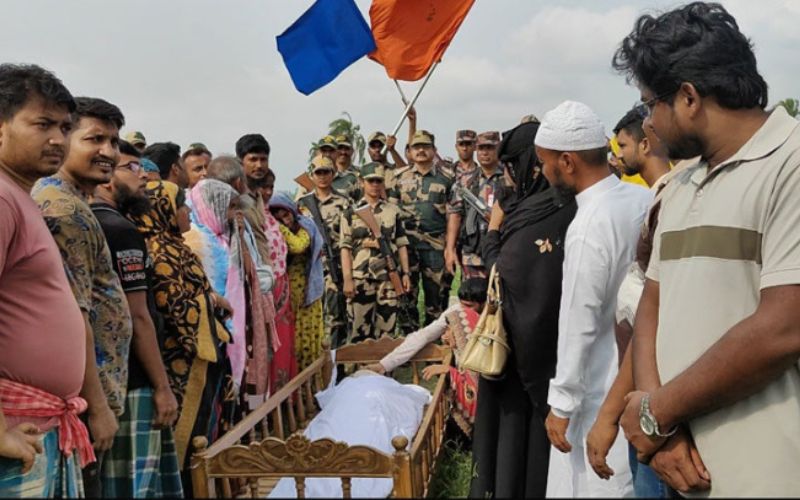 বেনাপোল সীমান্তে শূন্যরেখায় স্বজনদের শেষবার লাশ দেখার সুযোগ